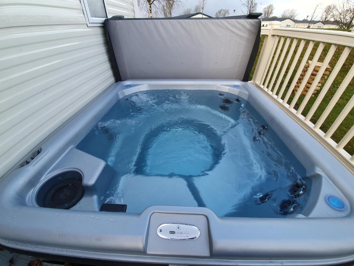 Rj Luxury Caravan Hire With Hot Tub Tattershall Exterior photo